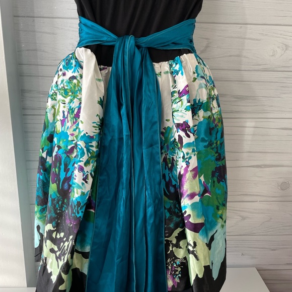 Trixxi Strapless dress. - Picture 3 of 4